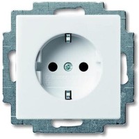 Розетка встраиваемая ABB Basic 55 с заземлением, цвет альпийский белый